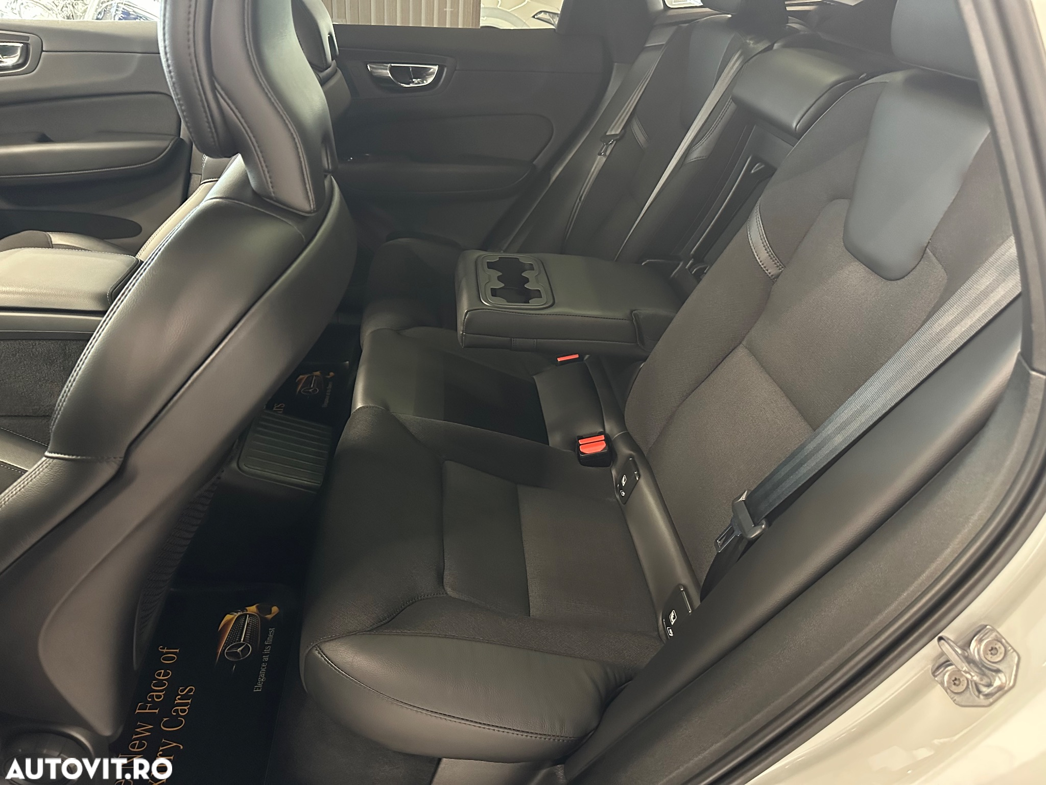 Volvo XC 60 T6 AWD Recharge Geartronic RDesign Expression - 19
