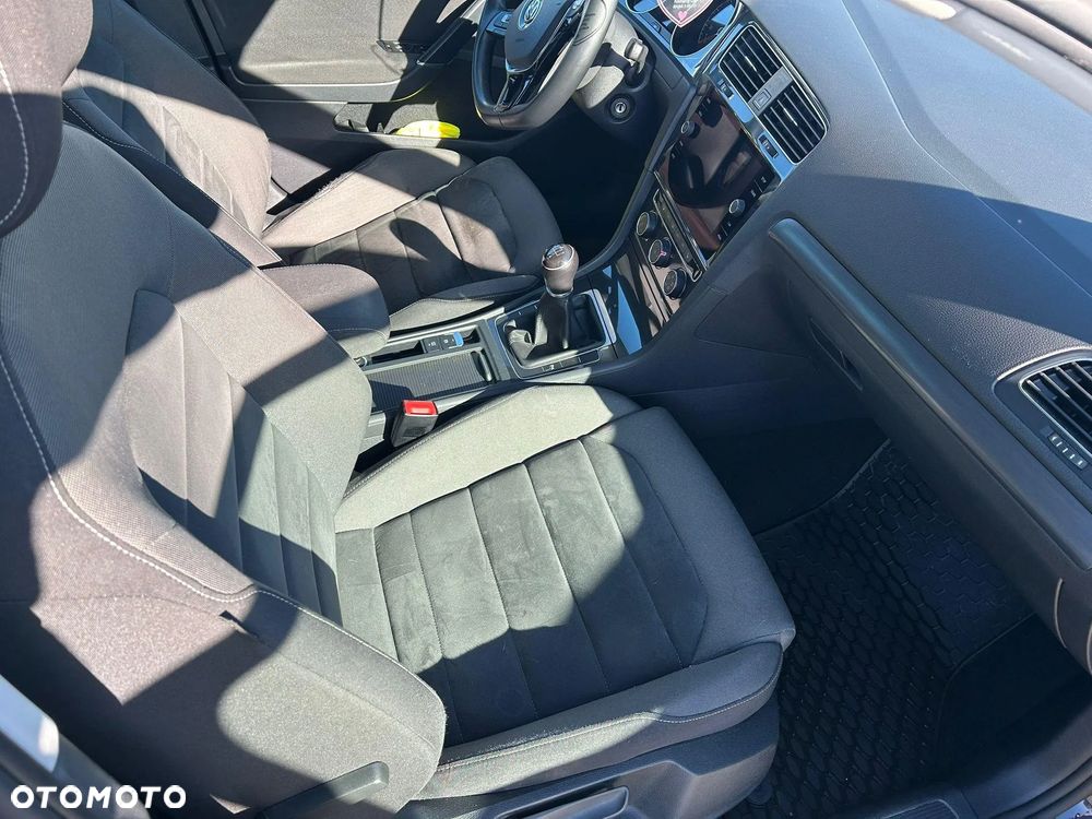 Volkswagen Golf - 6