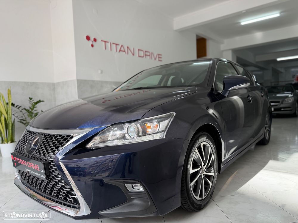 Lexus CT 200h Urban Edition - 1