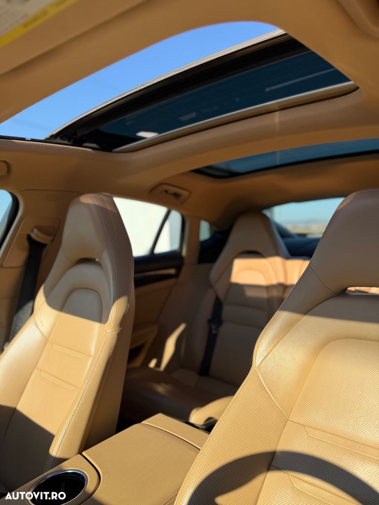 Porsche Panamera 4S - 9