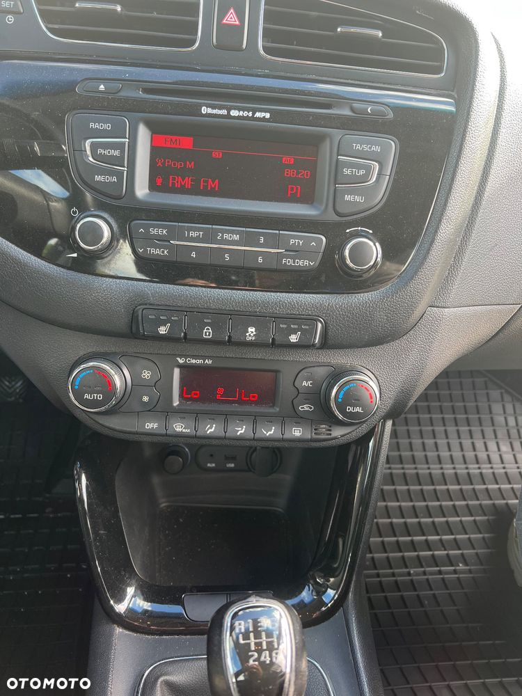 Kia Ceed 1.6 GDI ISG Dream-Team Edition - 11