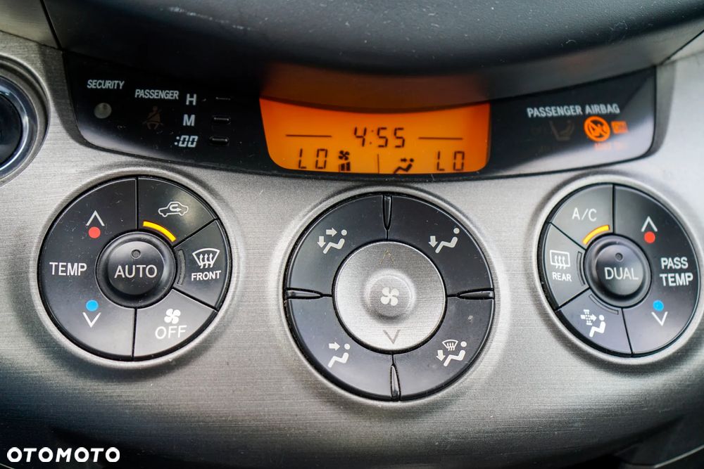Toyota RAV4 2.0 VVT-i Premium - 32