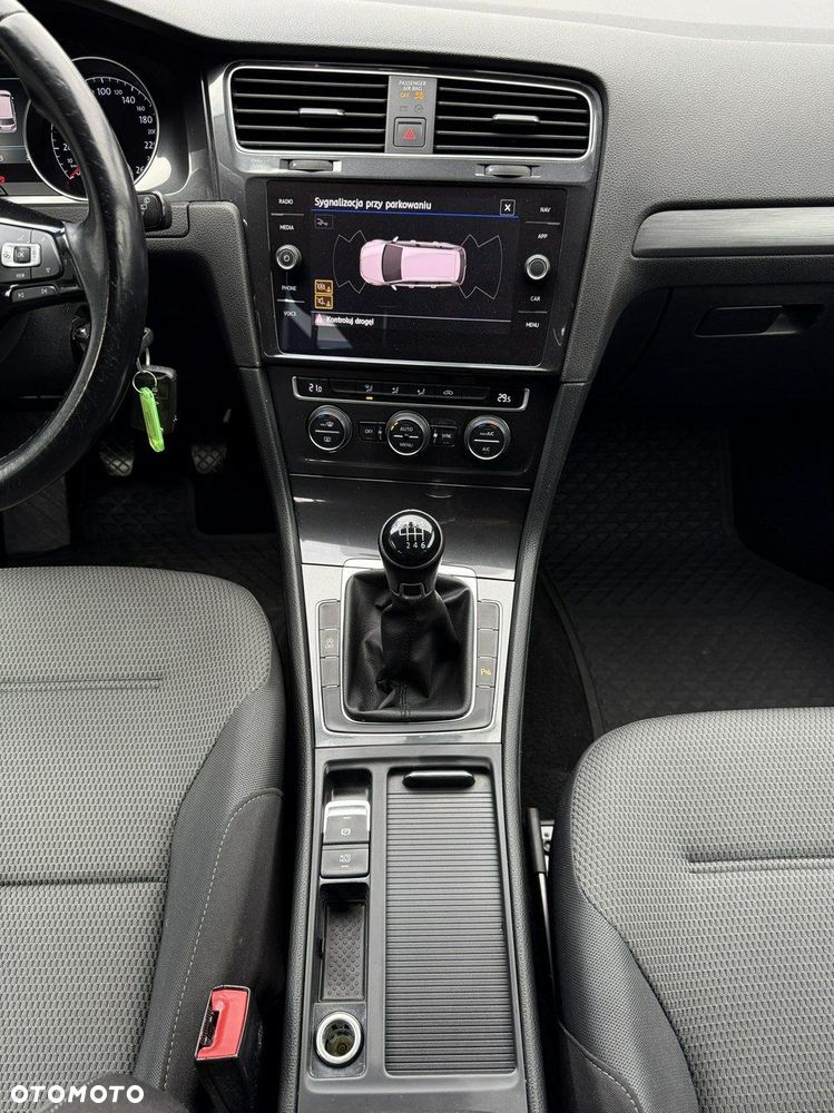 Volkswagen Golf - 22