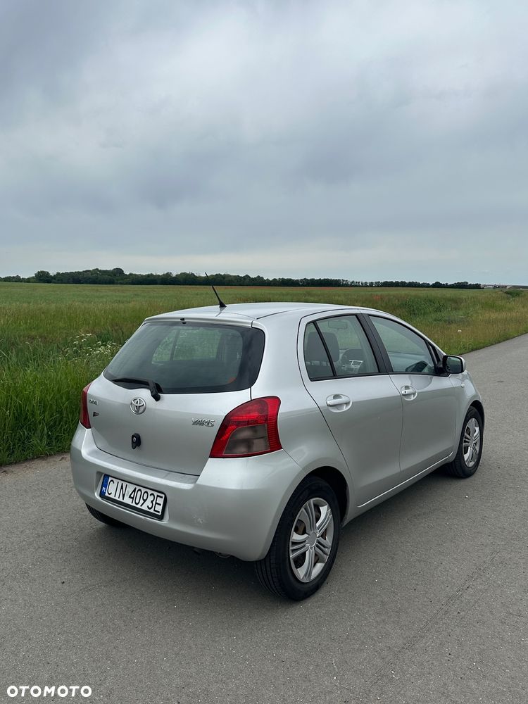 Toyota Yaris 1.3 VVT-i Sol - 4