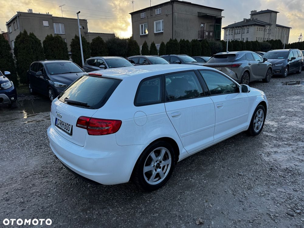 Audi A3 Sportback 1.6 Ambiente - 16