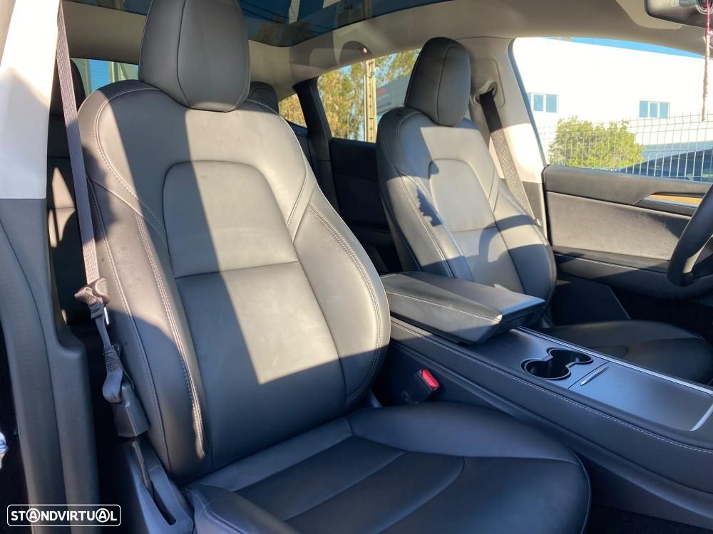 Tesla Model Y Standard RWD - 8