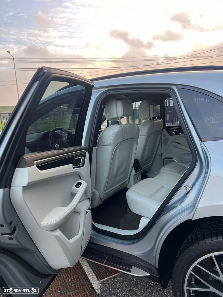 Porsche Macan S - 10