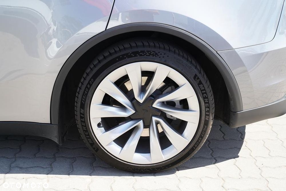 Tesla Model Y 79kWh Long Range Premium AWD - 21