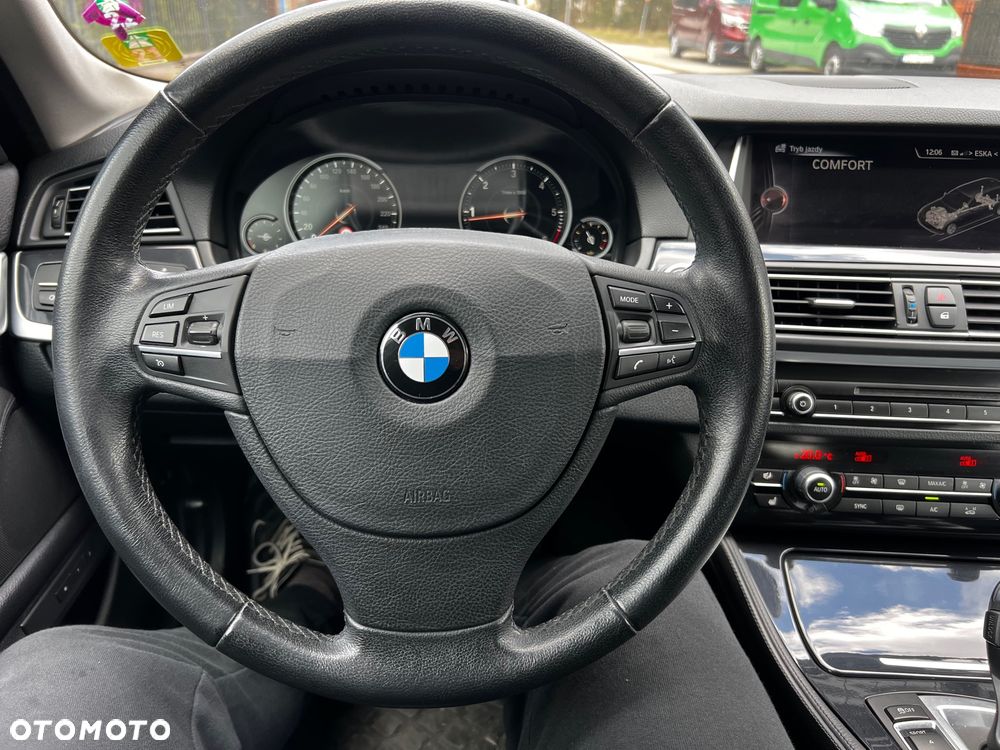 BMW Seria 5 525d xDrive Sport-Aut - 31