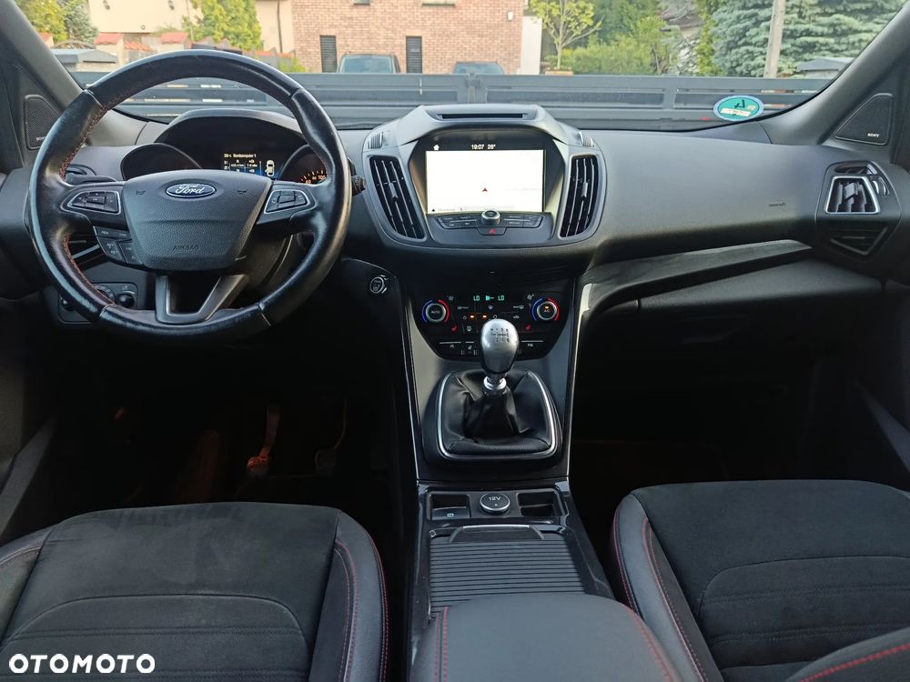 Ford Kuga 1.5 EcoBoost 2x4 ST-Line - 24