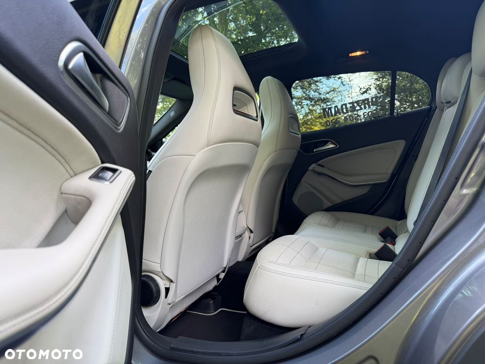 Mercedes-Benz GLA 220 d 4-Matic AMG Line - 20