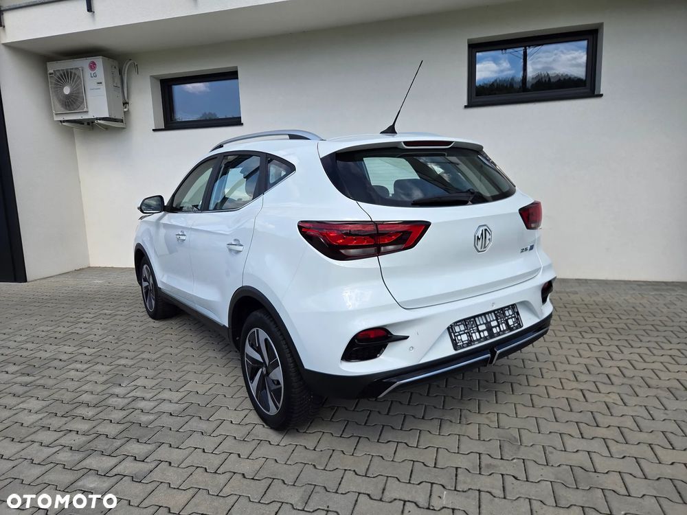MG ZS - 3