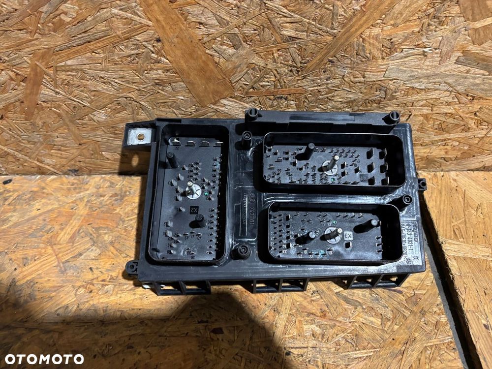 OPEL ZAFIRA B LIFT 13R MODUL SKRZYNKA BEZPIECZNIKOW 13268301M 5DK009464-40 - 3