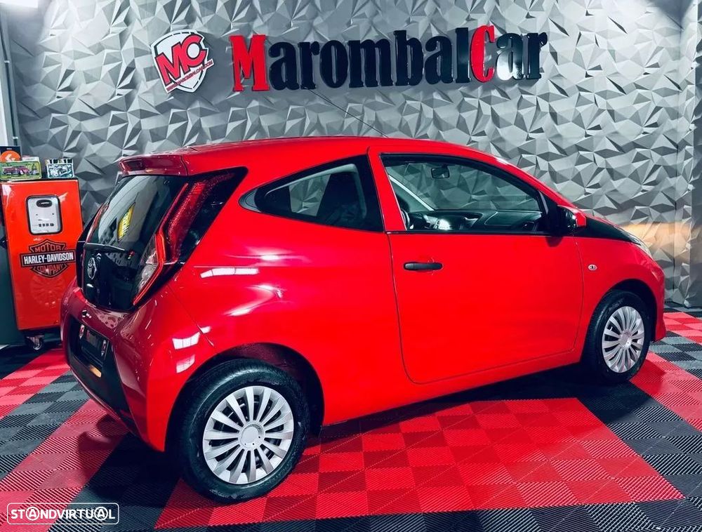 Toyota Aygo 1.0 X-Play Plus — photo 3