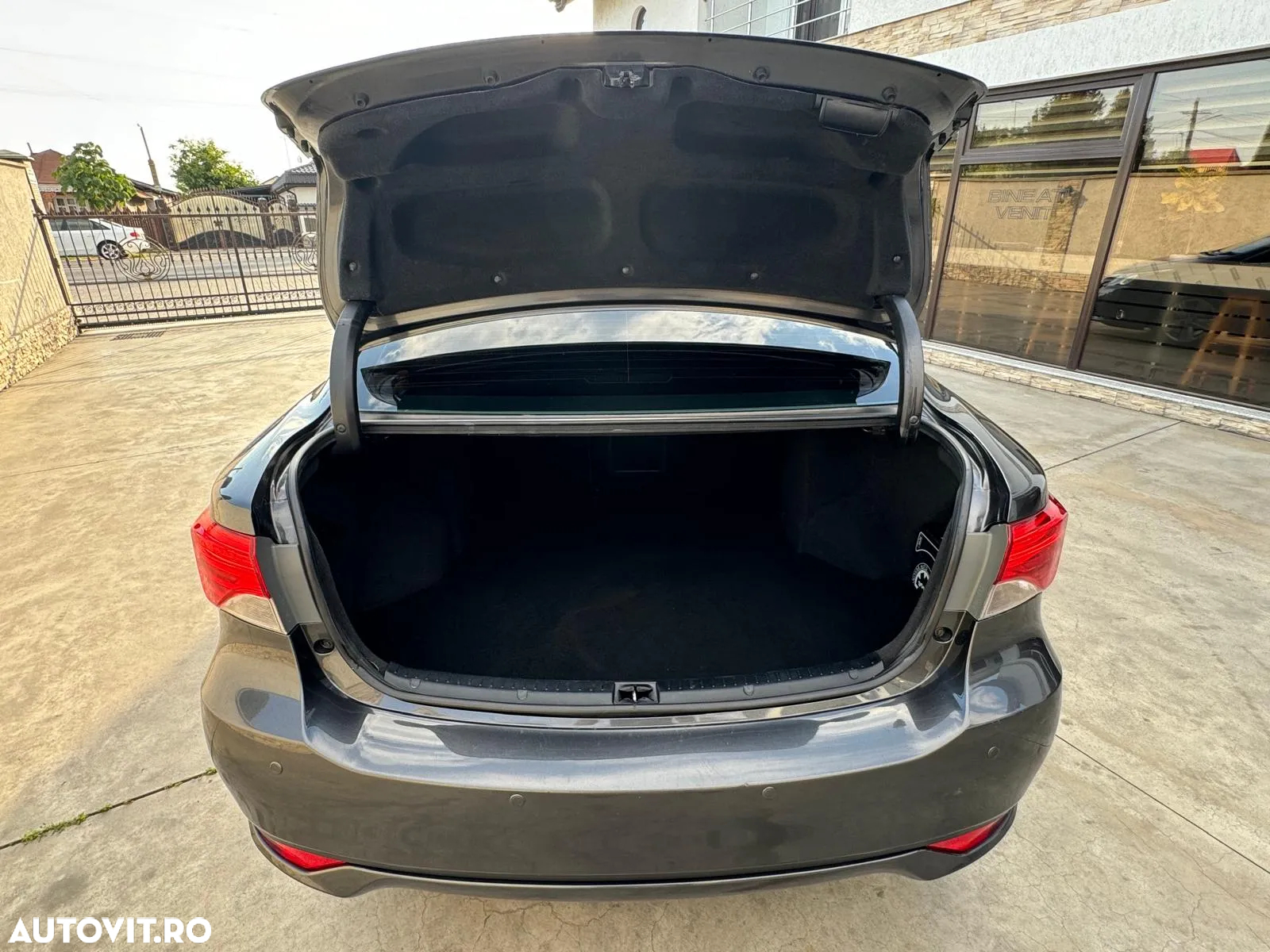 Toyota Avensis - 13