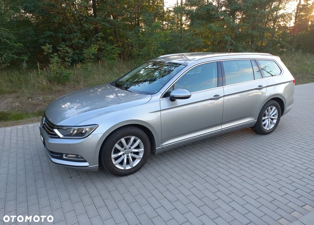 Volkswagen Passat - 1