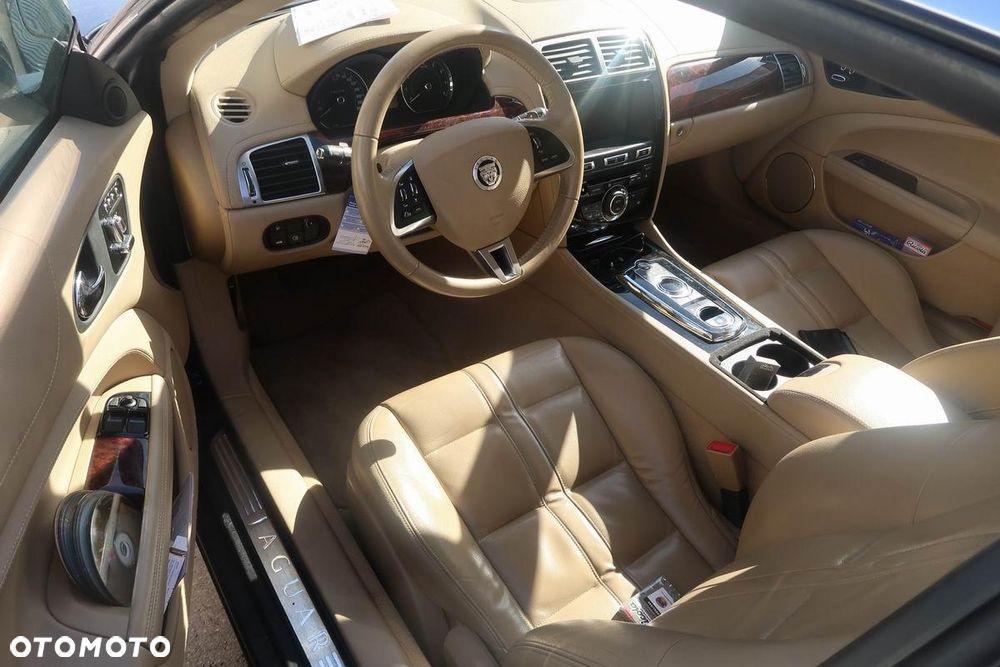 Jaguar XK 5.0 Portfolio - 16