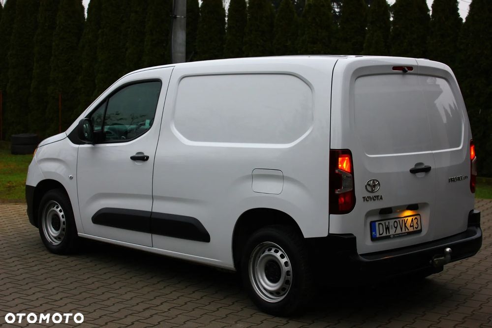 Toyota PROACE CITY BLASZAK 2 OSOBOWY 1.2 D-4T BENZYNA 110KM PEWNE AUTO FV23% - 16