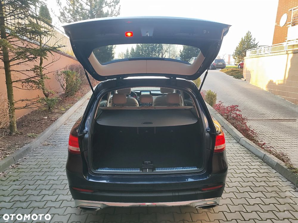 Mercedes-Benz GLC 300 4Matic 9G-TRONIC Exclusive - 24