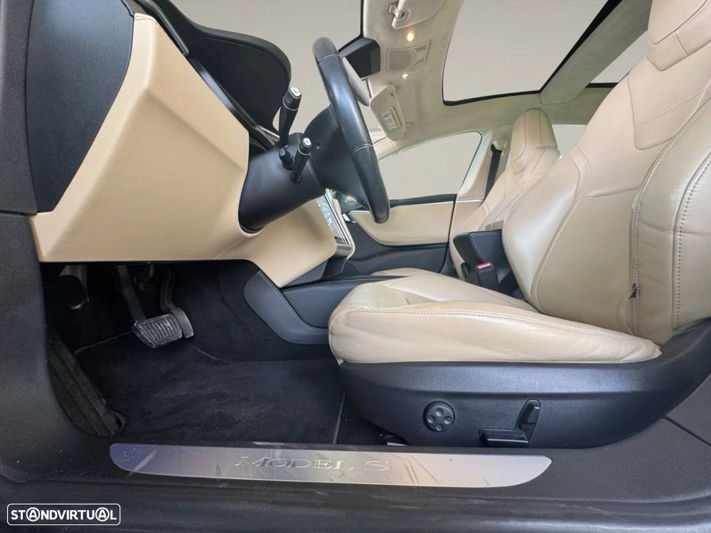 Tesla Model S - 12
