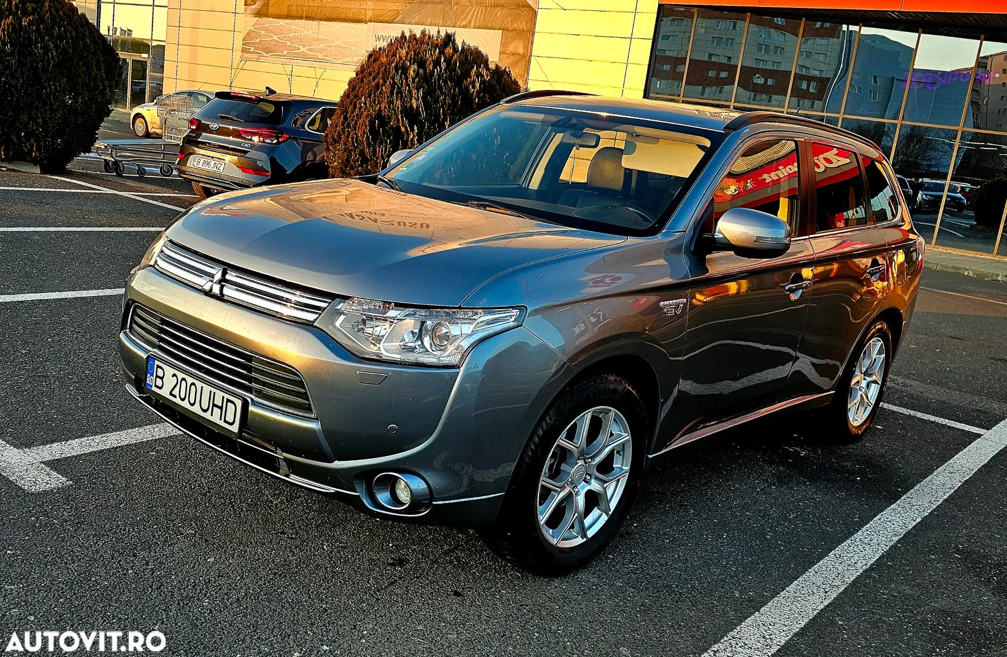 Mitsubishi Outlander - 1