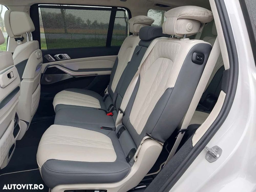 BMW X7 M60i xDrive AT MHEV - 12
