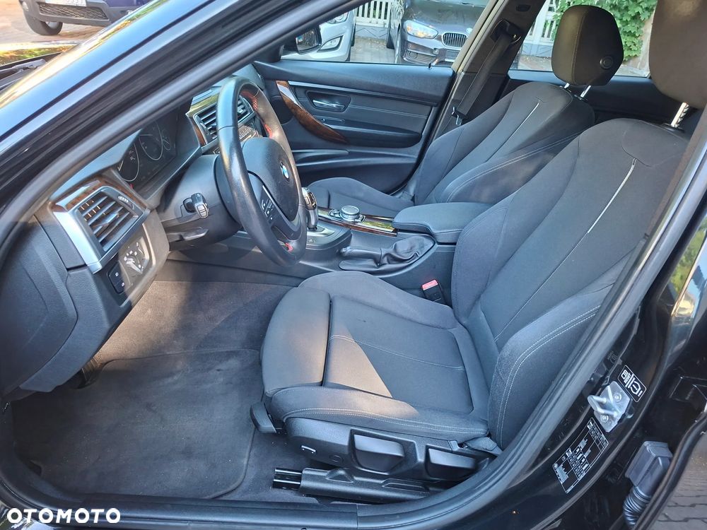 BMW Seria 3 318d Sport Line - 13