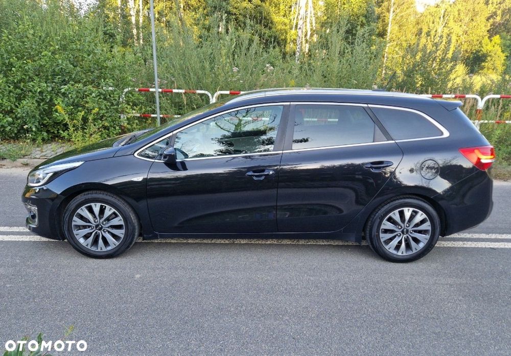 Kia Ceed 1.6 GDI Fifa World Cup Edition - 4