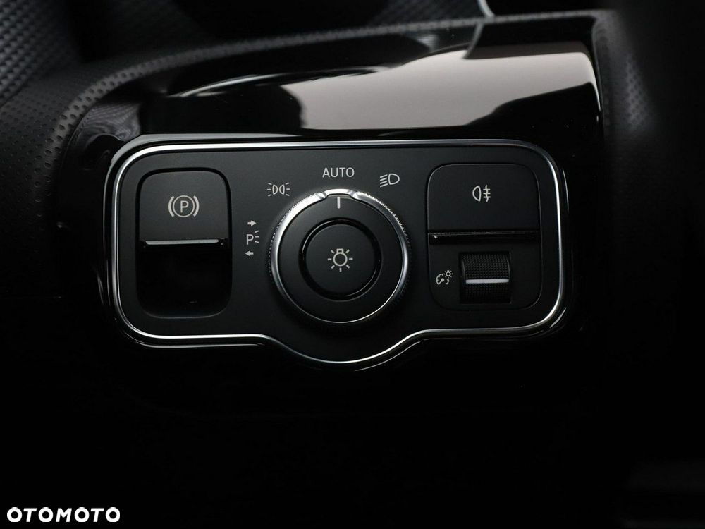 Mercedes-Benz Klasa A 250 7G-DCT - 34
