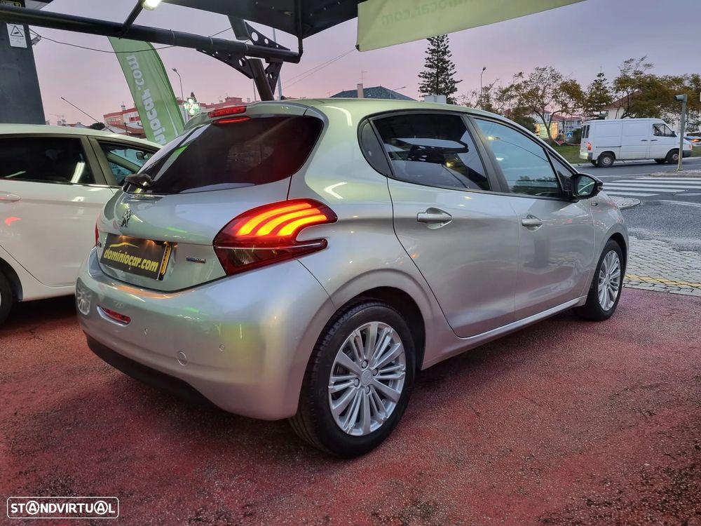 Peugeot 208 1.2 PureTech Style - 8