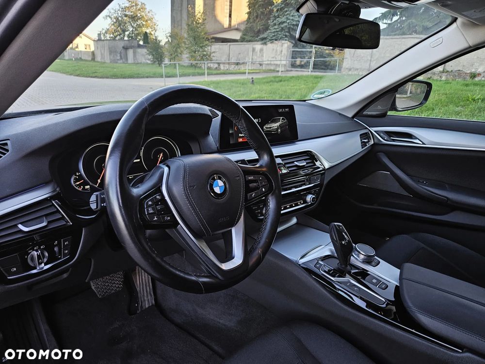 BMW Seria 5 530e iPerformance Luxury Line - 8