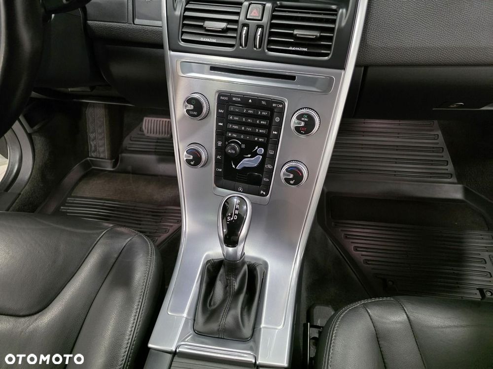 Volvo XC 60 D4 Momentum Pro - 25