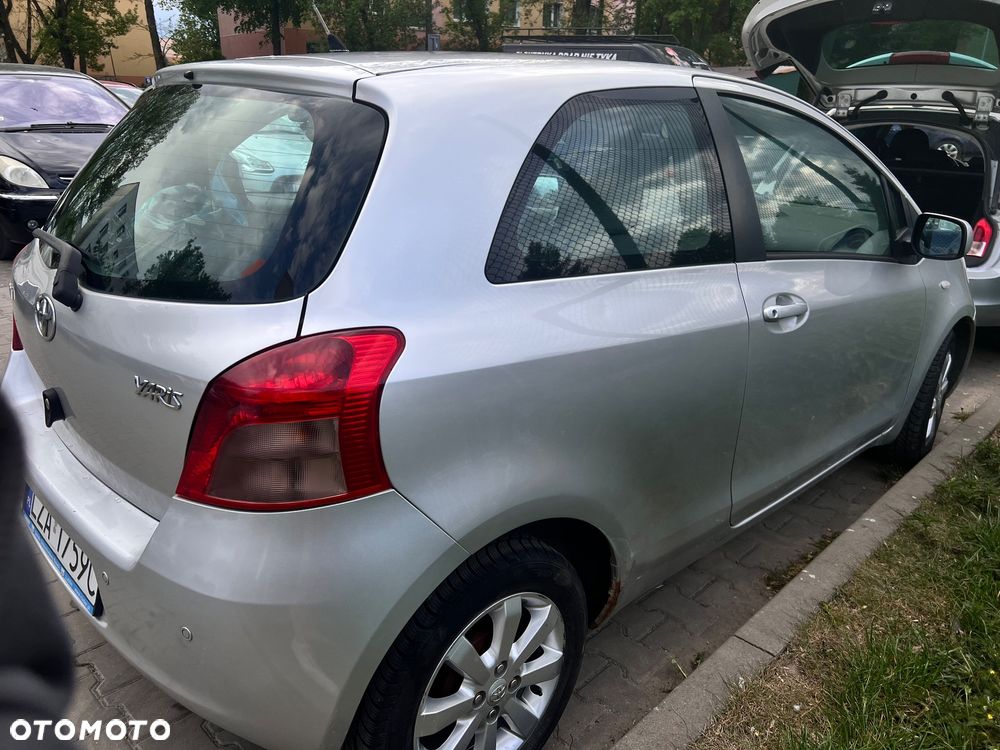 Toyota Yaris - 4