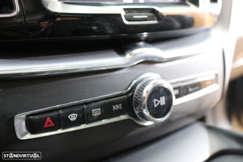 Volvo XC 40 2.0 D3 Momentum Plus - 19