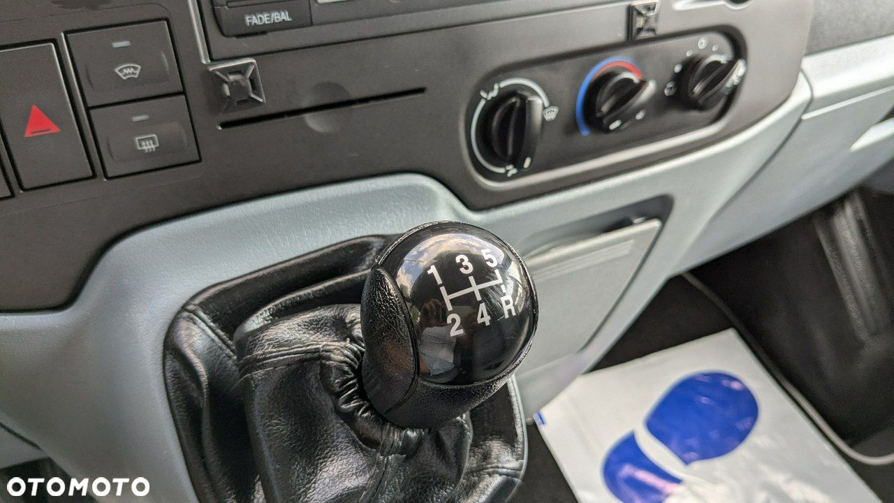Ford Transit - 25