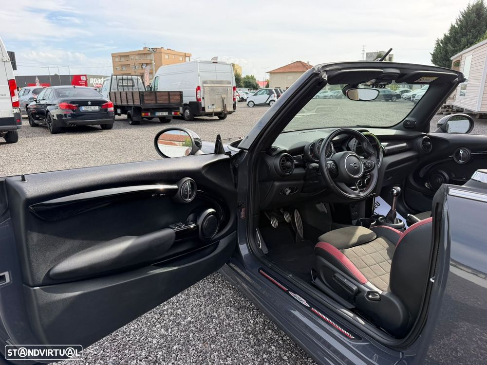 MINI Cabrio John Cooper Works - 18
