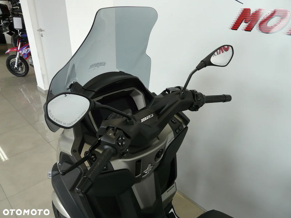 Piaggio MP-3 - 11