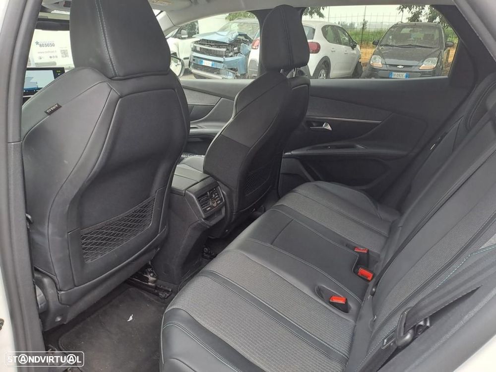 Peugeot 3008 1.6 Hybrid Allure Pack e-EAT8 - 3