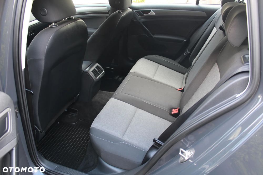 Volkswagen Golf - 11