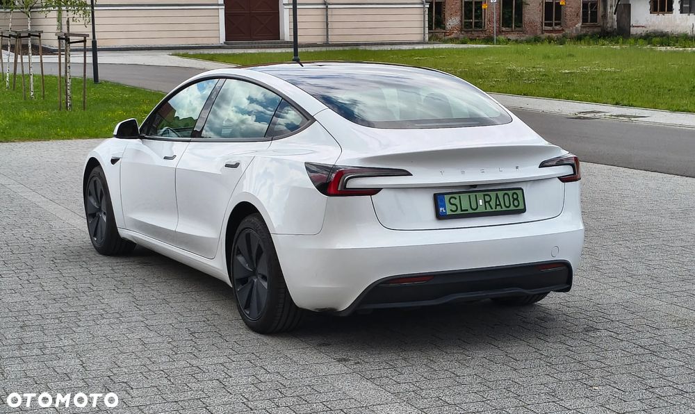 Tesla Model 3 - 8