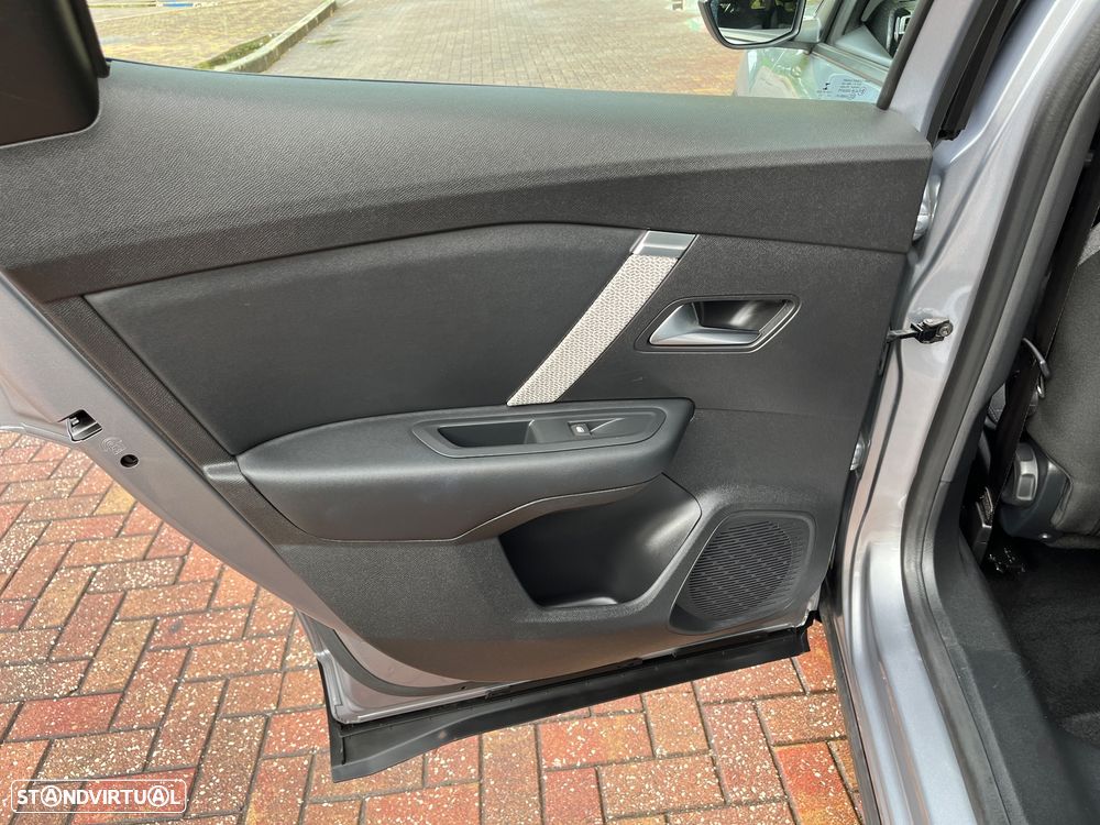 Citroën C4 PureTech 130 Stop&Start EAT8 FEEL PACK - 23