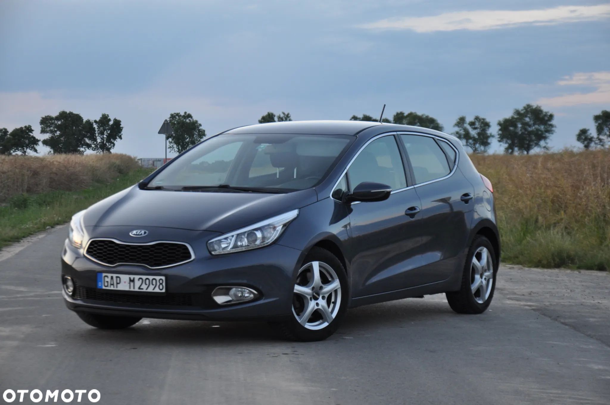 Kia Ceed 1.6 CRDi 128 Fifa World Cup Edition - 1