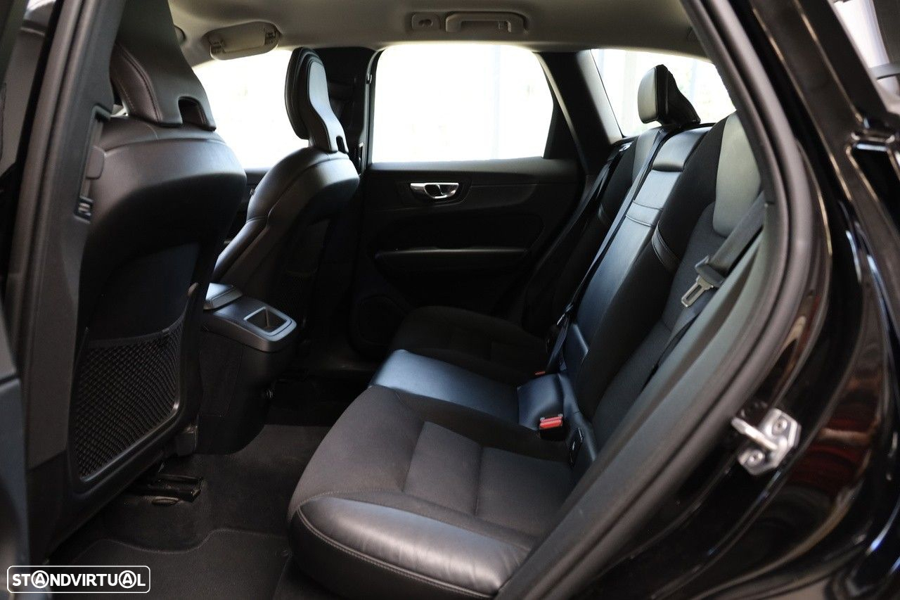 Volvo XC 60 2.0 D4 Momentum Geartronic - 8