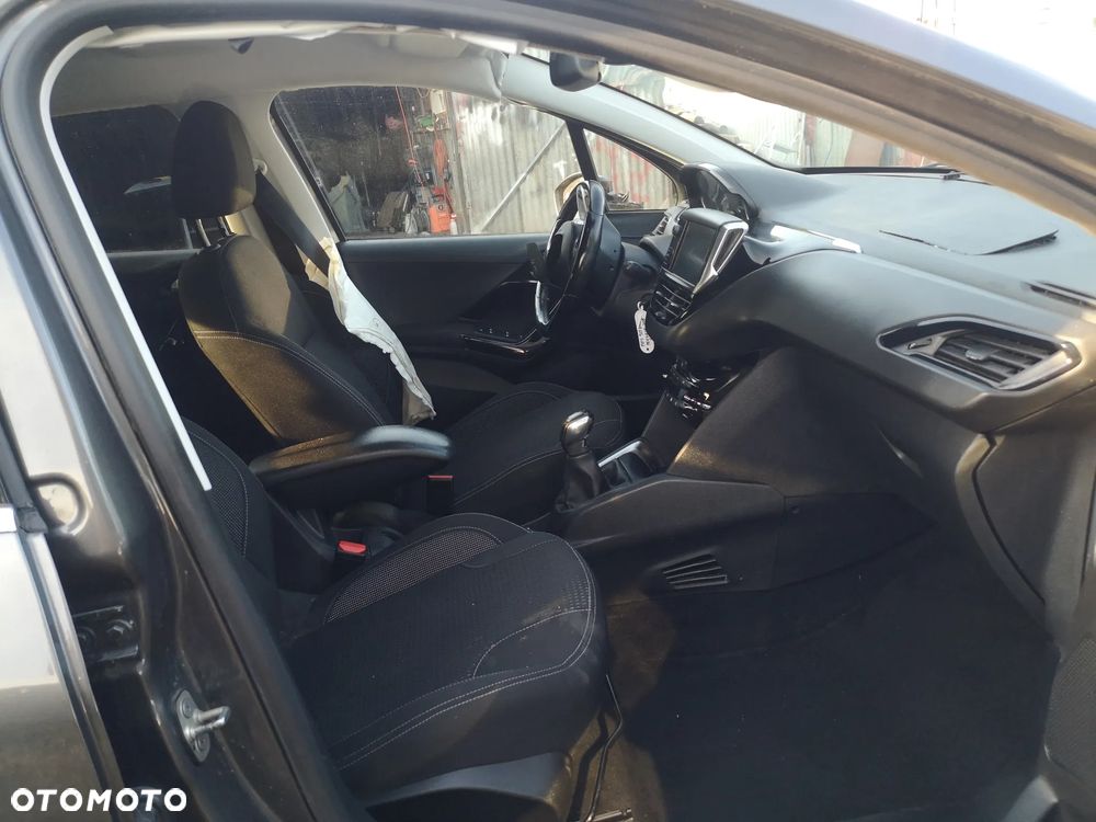 Peugeot 208 - 21
