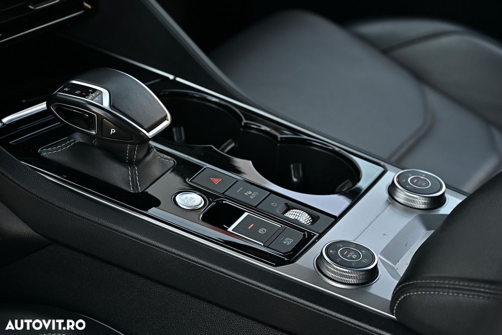 Volkswagen Touareg V6 TDI R-Style - 8