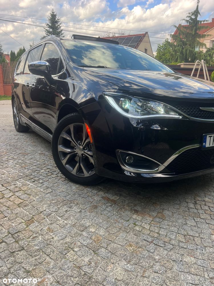 Chrysler Pacifica - 24