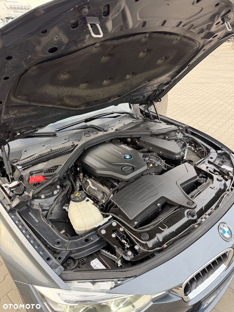 BMW Seria 3 320d M Sport - 12