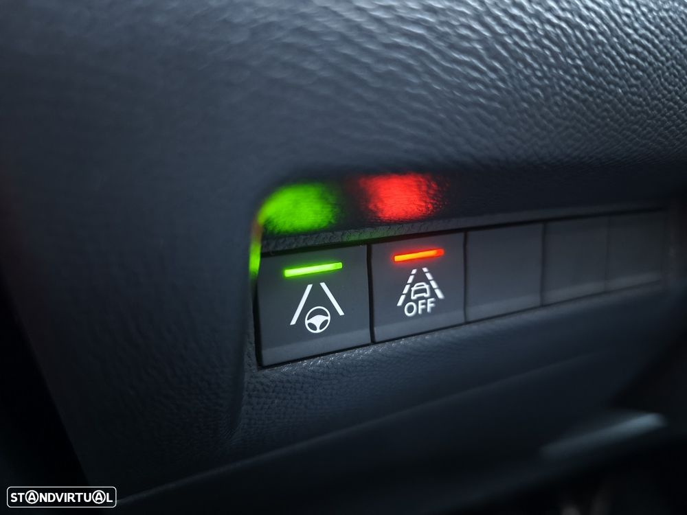 Peugeot e-208 GT - 19