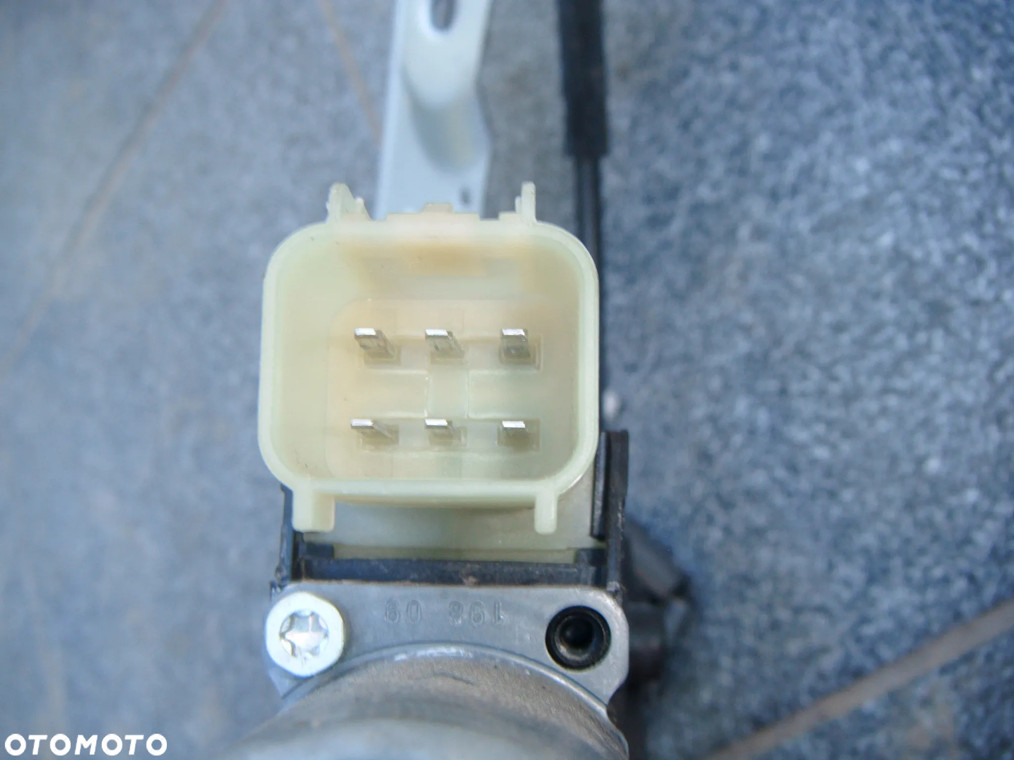 ford fiesta mk7  mechanizm szyby lewy przód z silnikiem 0130822404 - 3