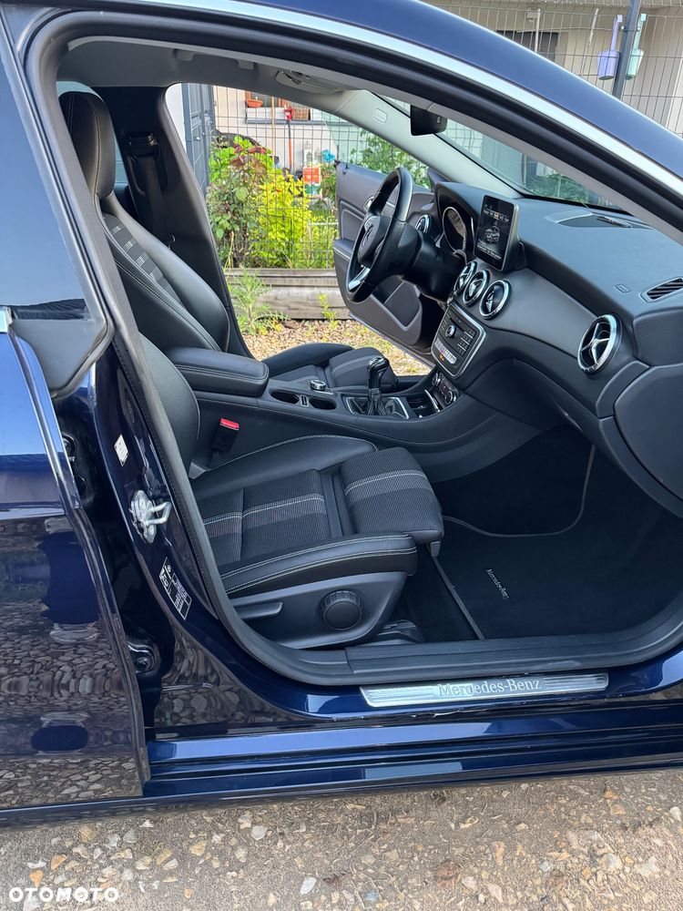 Mercedes-Benz CLA 200 AMG Line - 37